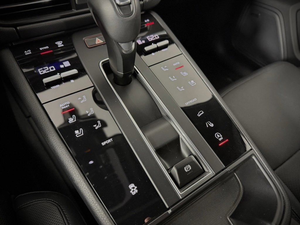 Certified 2025 Porsche Macan image 27