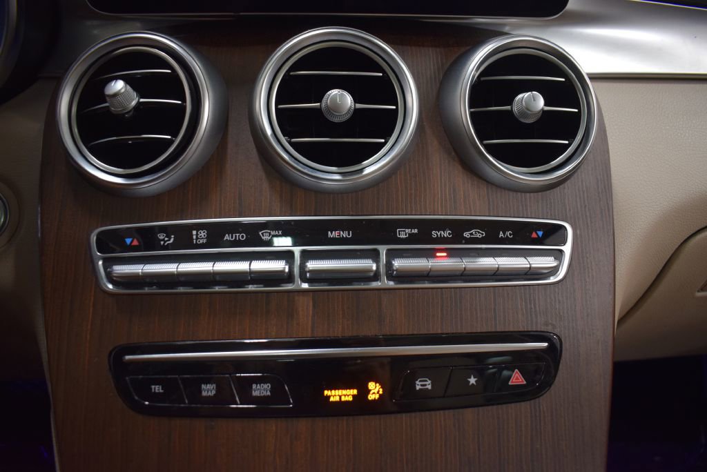 Used 2021 Mercedes-Benz GLC 300 4MATIC w/ Premium Package image 23