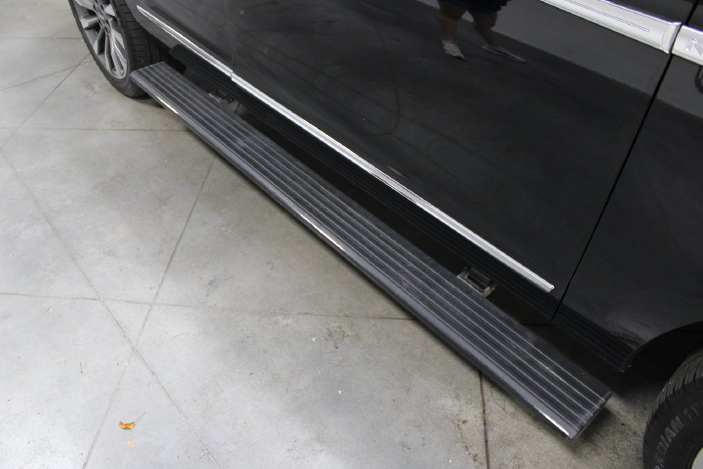 Used 2018 Lincoln Navigator Select RWD image 13