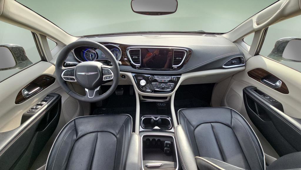 Used 2023 Chrysler Pacifica Limited image 18