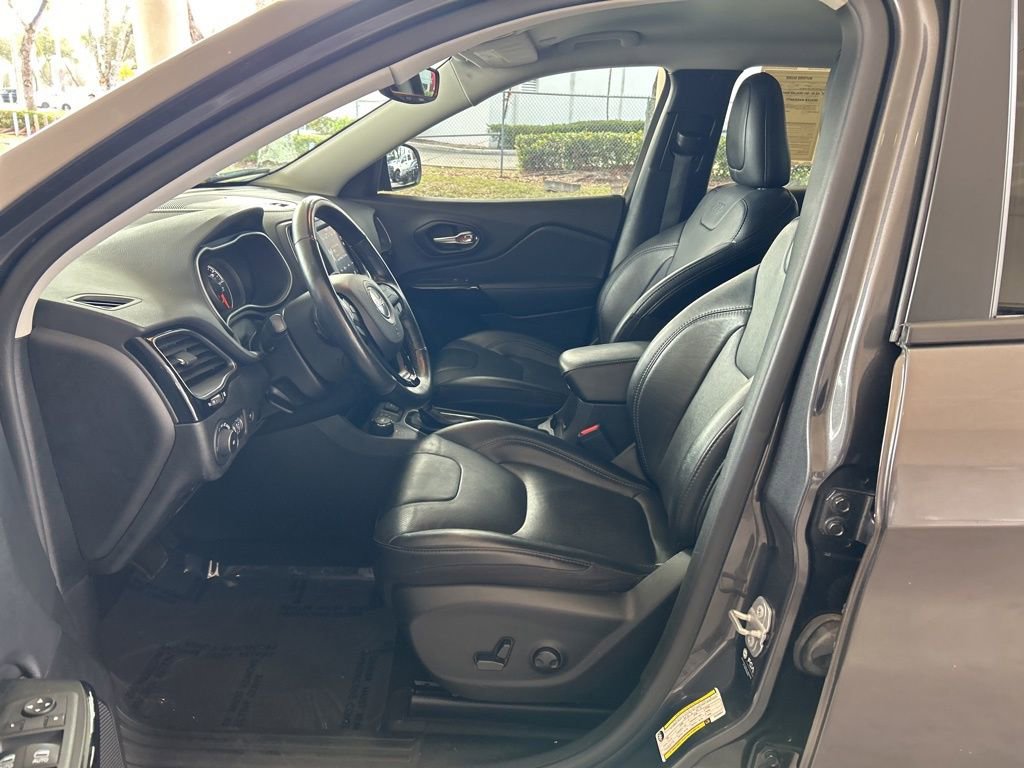 Used 2023 Jeep Cherokee Altitude Lux image 5