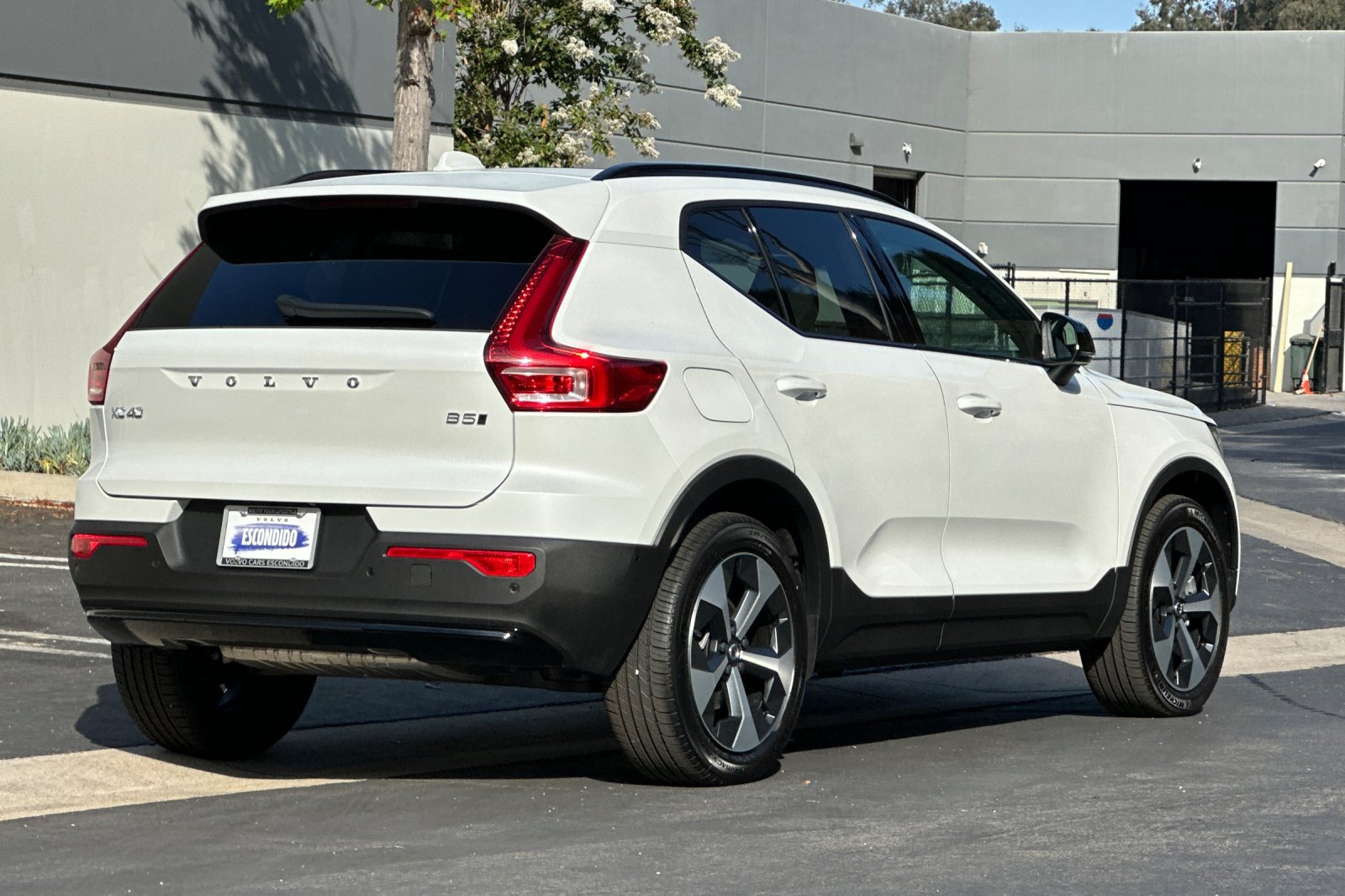 New 2026 Volvo XC40 B5 Plus w/ Protection Package Premier AWD/4WD image 4