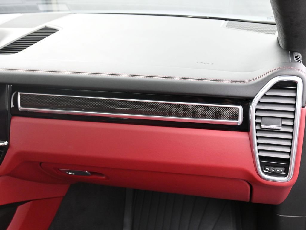 Certified 2022 Porsche Cayenne Turbo AWD/4WD image 33