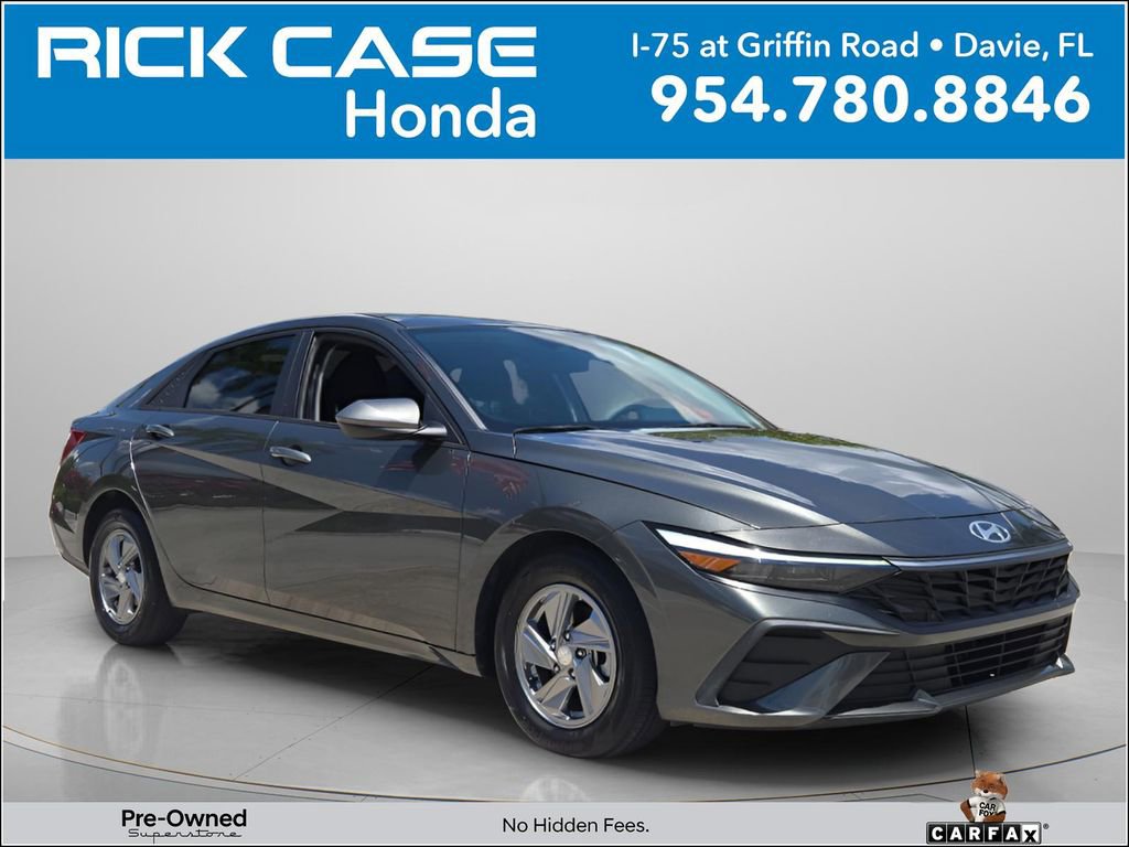 Used 2024 Hyundai Elantra SE FWD image 1