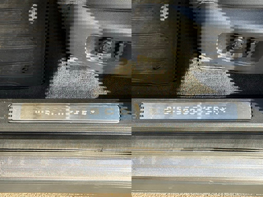 Certified 2025 Land Rover Discovery Sport Dynamic SE image 13