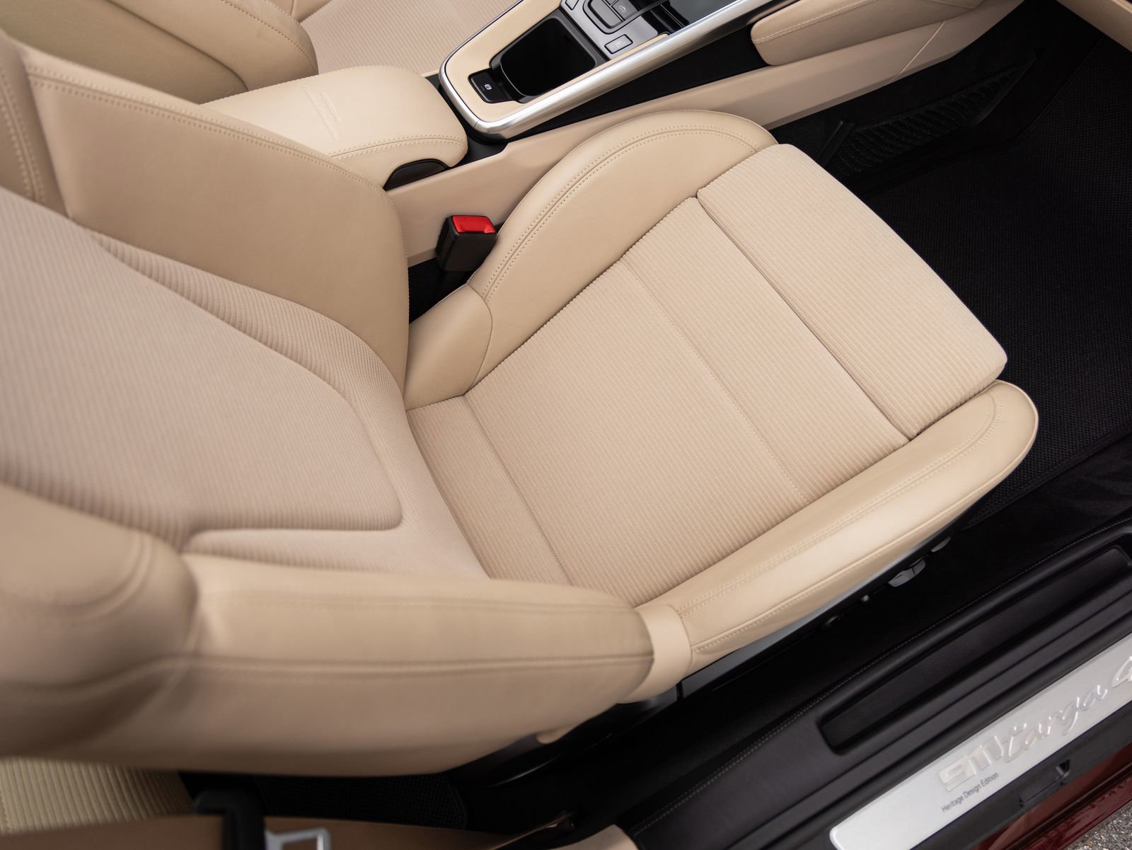 Certified 2021 Porsche 911 Targa 4S Heritage Design image 31