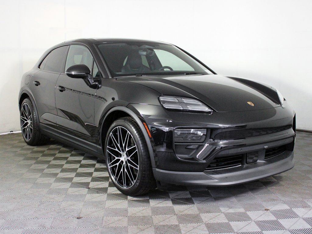 Certified 2025 Porsche Macan 4 Electric image 9