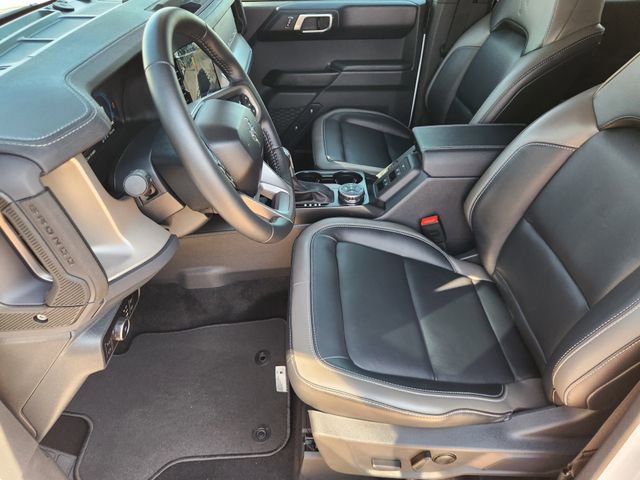 Used 2025 Ford Bronco Outer Banks AWD/4WD image 13