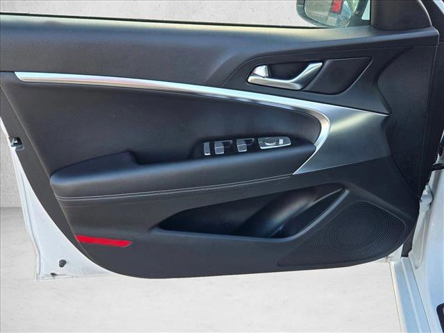 Used 2025 Genesis G70 2.5T image 11