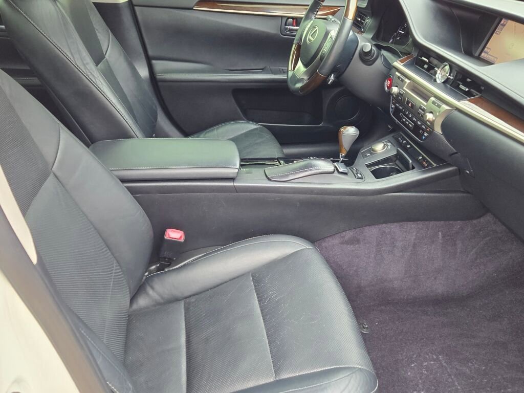 Used 2013 Lexus ES 350 w/ Luxury Pkg image 6