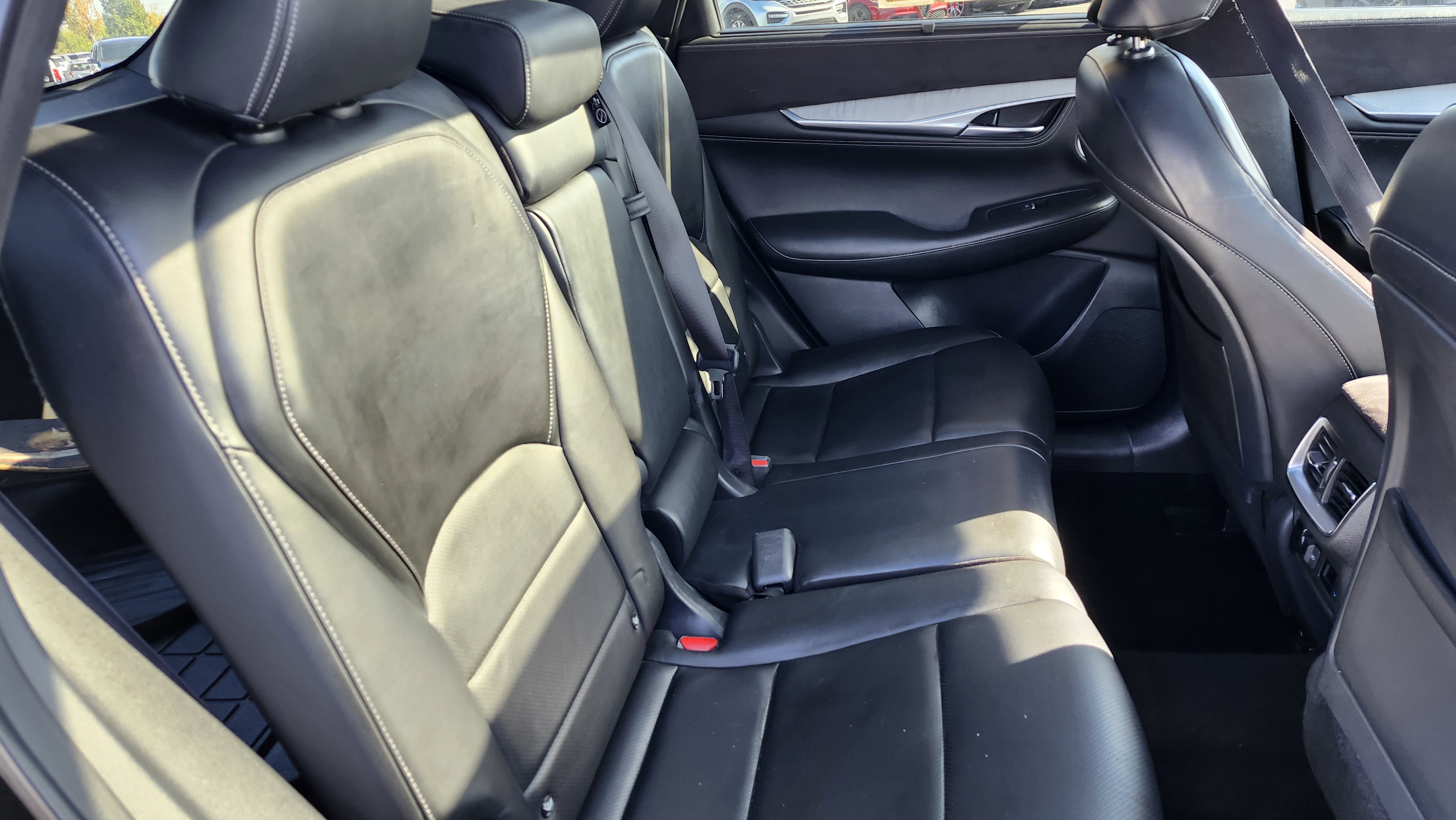 Used 2019 INFINITI QX50 Essential image 14