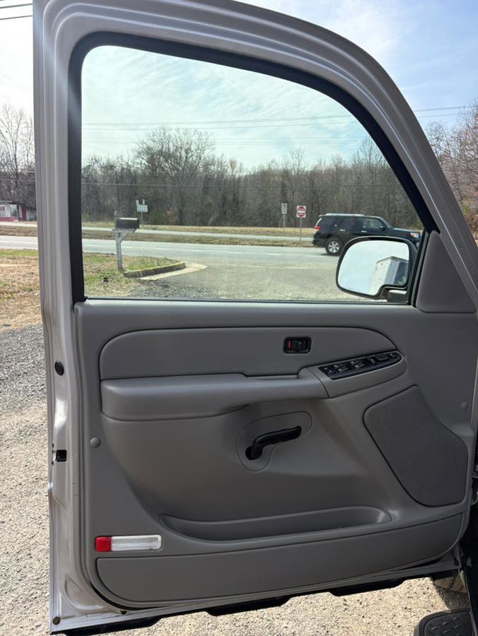 Used 2006 Chevrolet Avalanche LS image 10