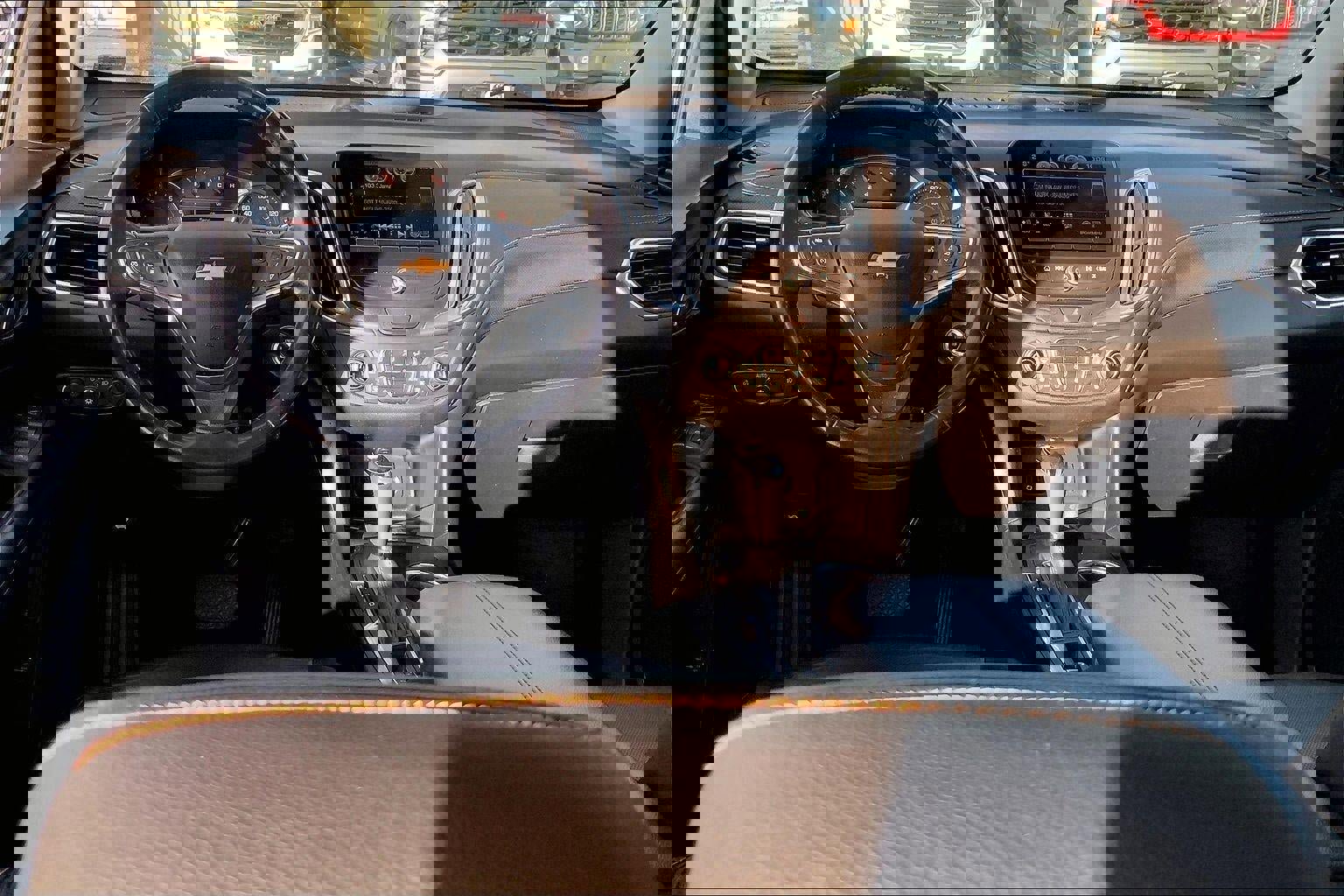 Used 2018 Chevrolet Equinox Premier image 14