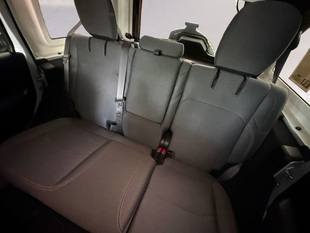 Used 2024 Jeep Wrangler Unlimited image 16