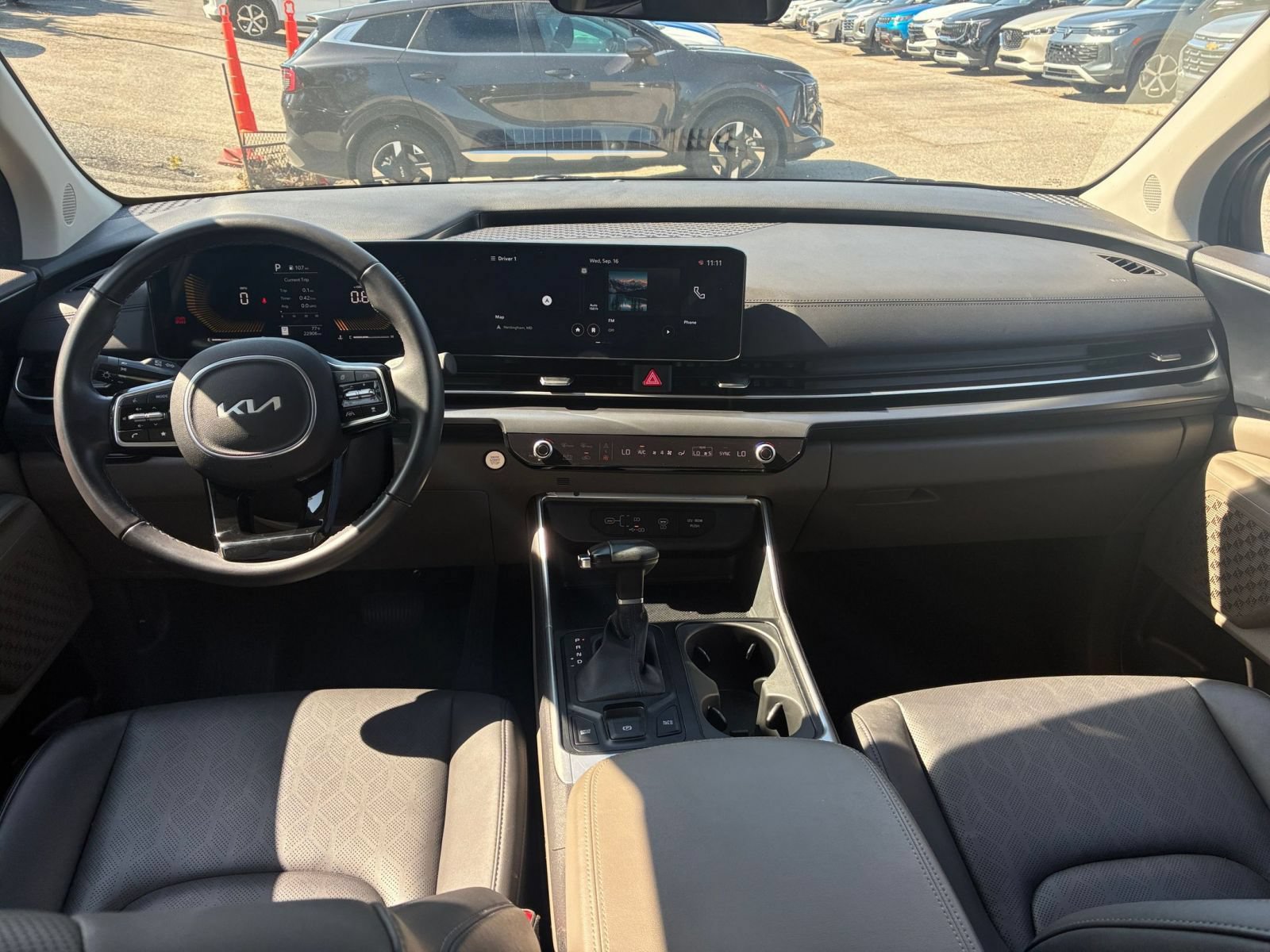 Used 2026 Kia Carnival FWD image 28