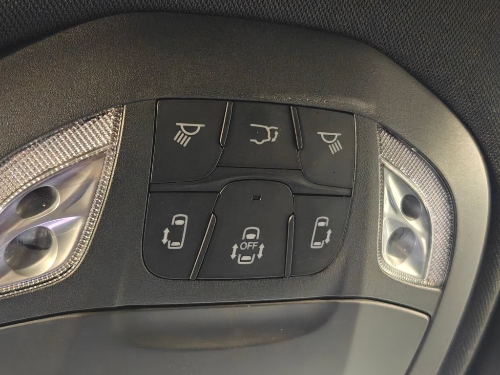 Used 2025 Chrysler Pacifica Select FWD image 9
