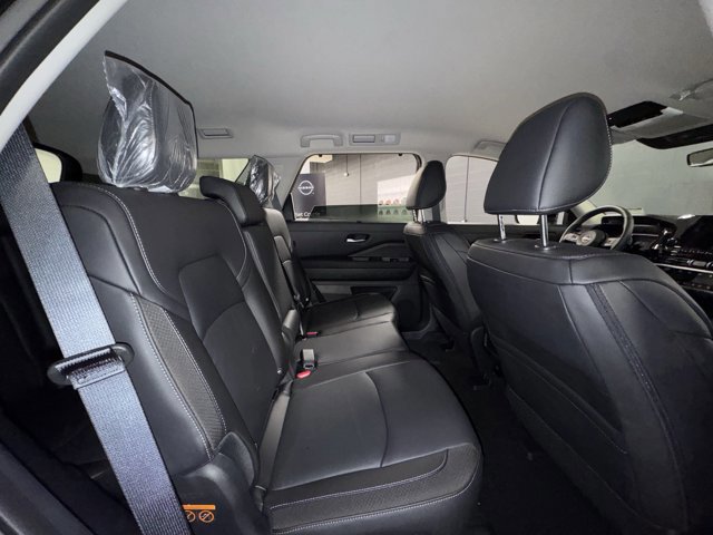 New 2025 Nissan Pathfinder SL image 10