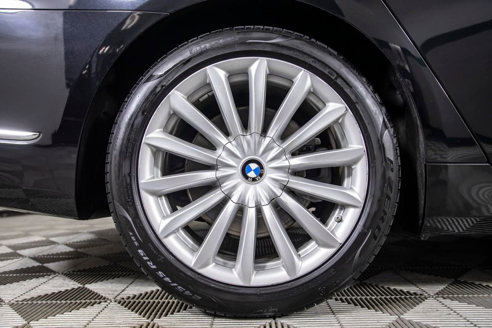 Used 2022 BMW 740i xDrive w/ Premium Package image 45