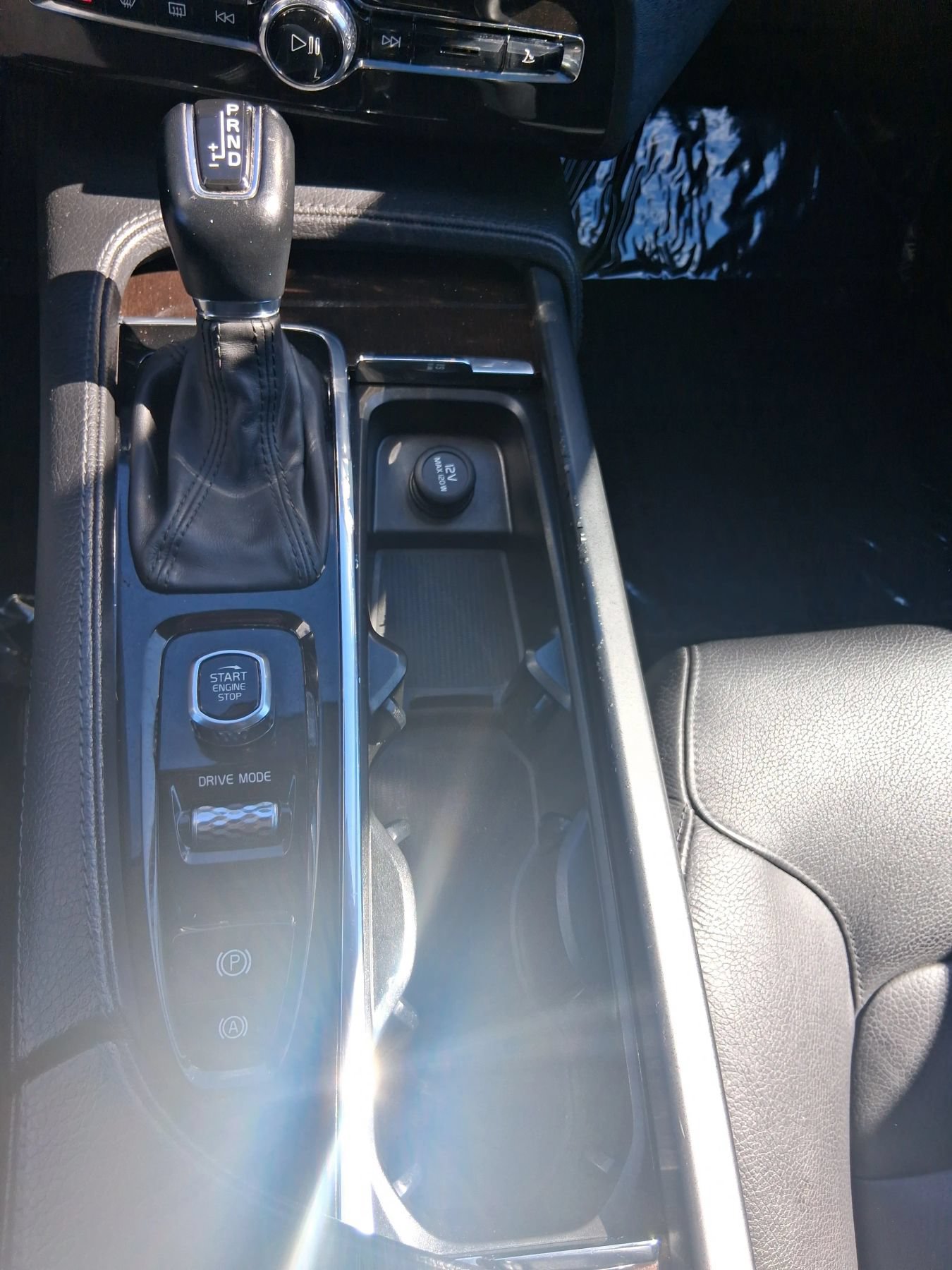 Used 2018 Volvo XC90 T5 Momentum w/ Convenience Package AWD/4WD image 25