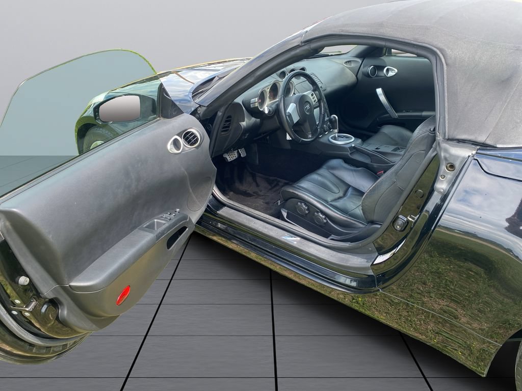 Used 2005 Nissan 350Z Touring RWD image 39