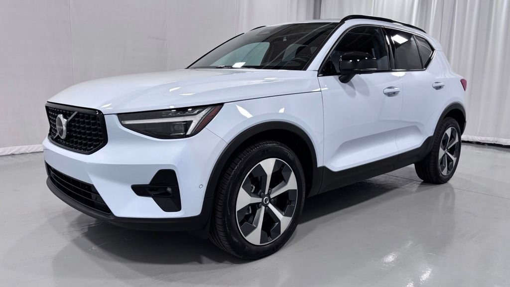Used 2026 Volvo XC40 B5 Plus w/ Protection Package Premier
