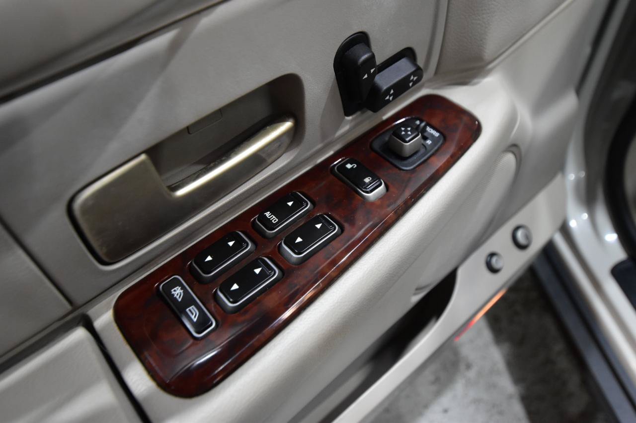 Used 2006 Lincoln Town Car Signature RWD image 12