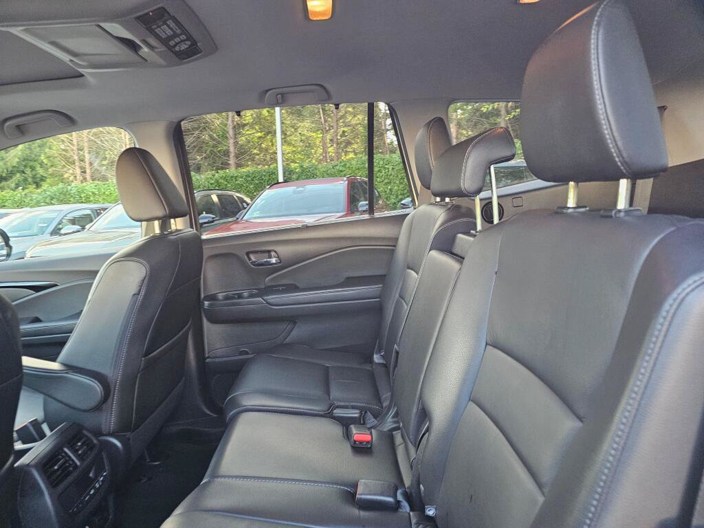 Certified 2018 Honda Pilot Touring image 21