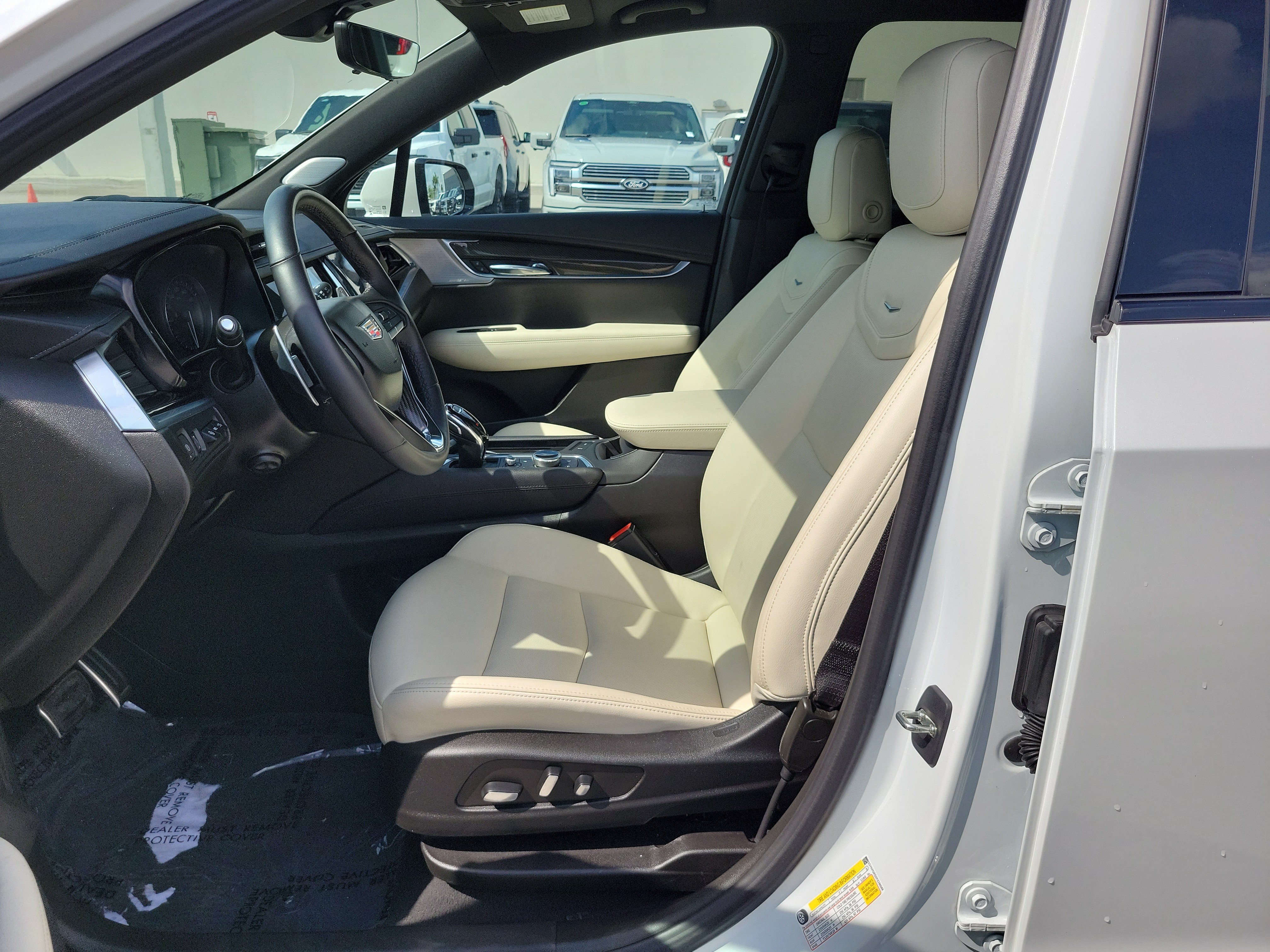 Used 2023 Cadillac XT6 Sport w/ Technology Package AWD/4WD image 12
