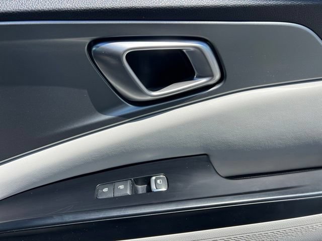 Certified 2022 Kia Carnival LX FWD image 33