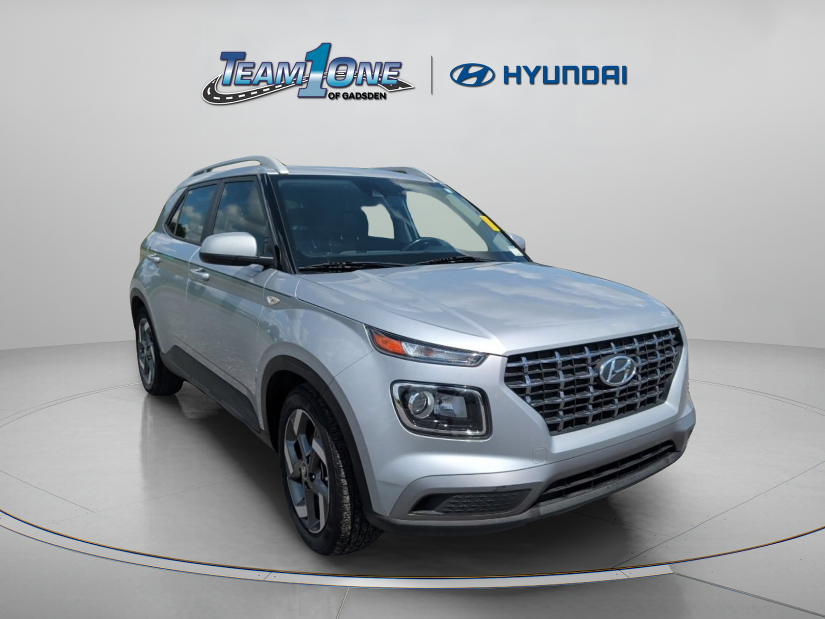 Used 2022 Hyundai Venue SEL FWD image 1