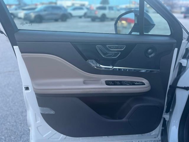 Used 2022 Lincoln Corsair Reserve w/ Equipment Group 201A image 14