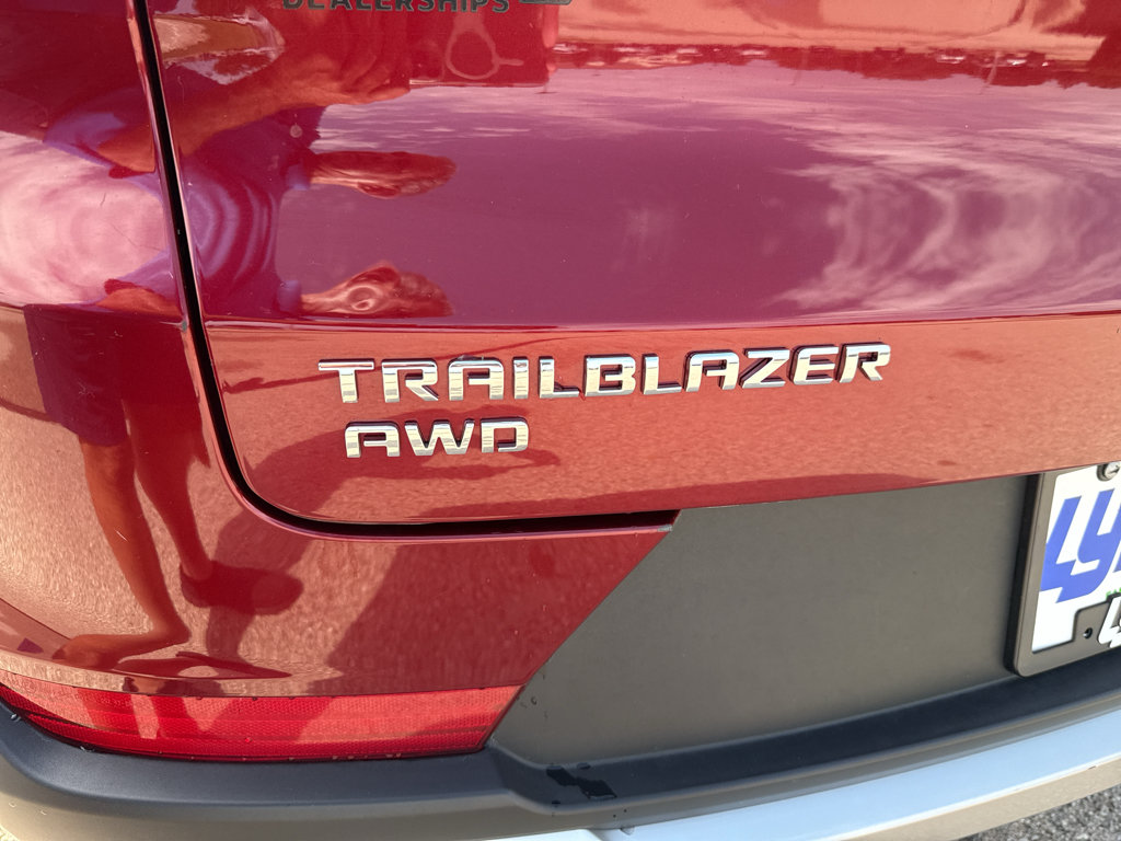 Used 2025 Chevrolet TrailBlazer LT AWD/4WD image 9
