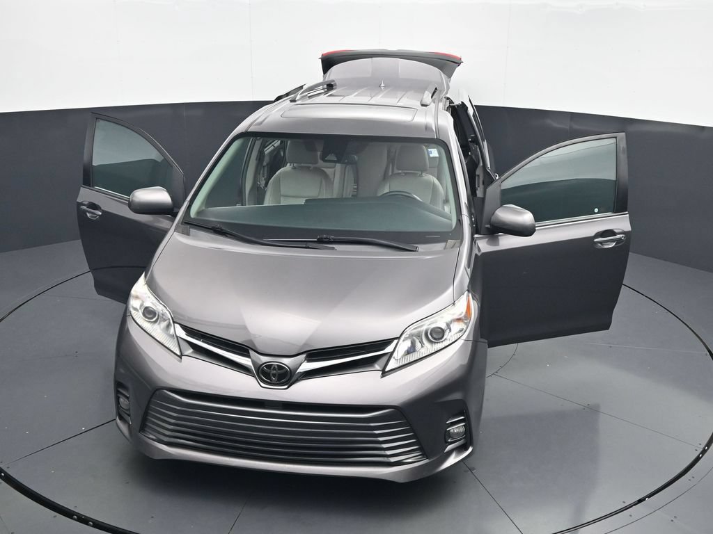 Used 2018 Toyota Sienna XLE w/ XLE Navigation Package FWD image 46