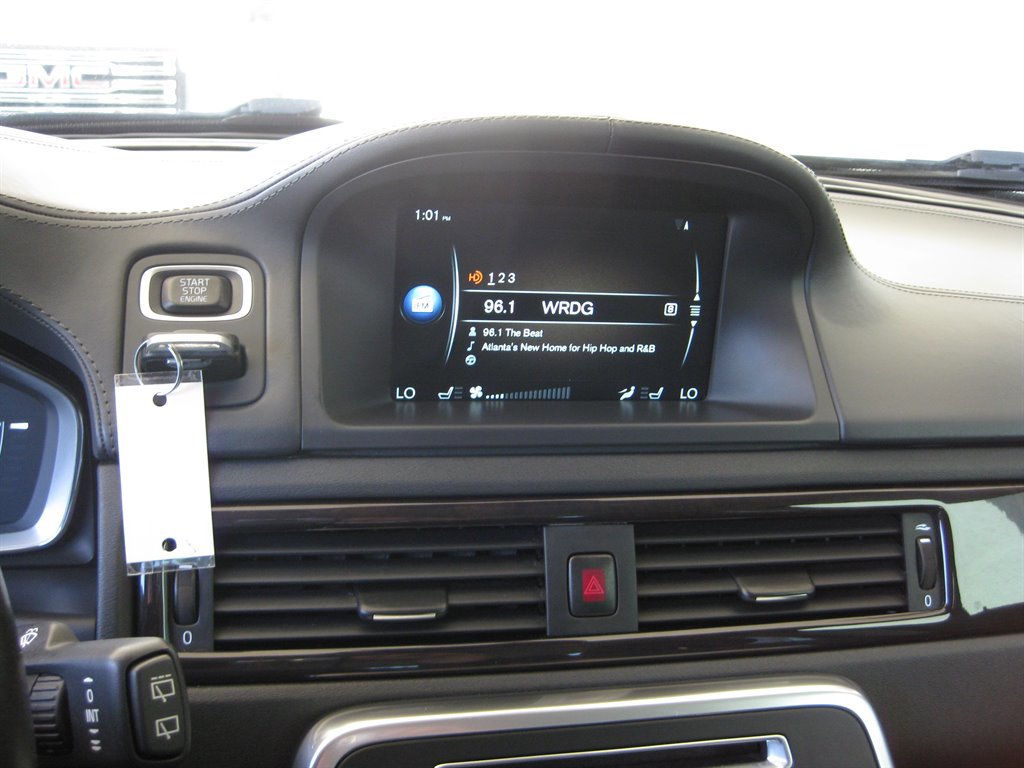 Used 2016 Volvo XC70 T5 Premier w/ Proximity Package FWD image 19