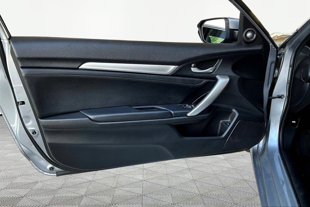 Used 2019 Honda Civic Touring image 19