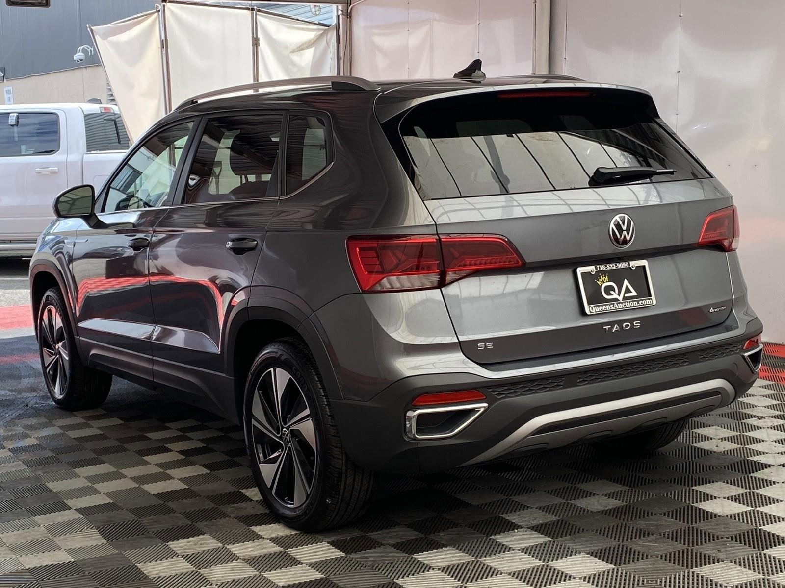 Used 2024 Volkswagen Taos SE AWD/4WD image 4
