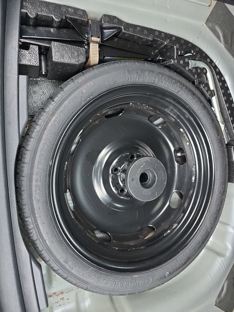 Used 2024 Volkswagen Taos SE image 13