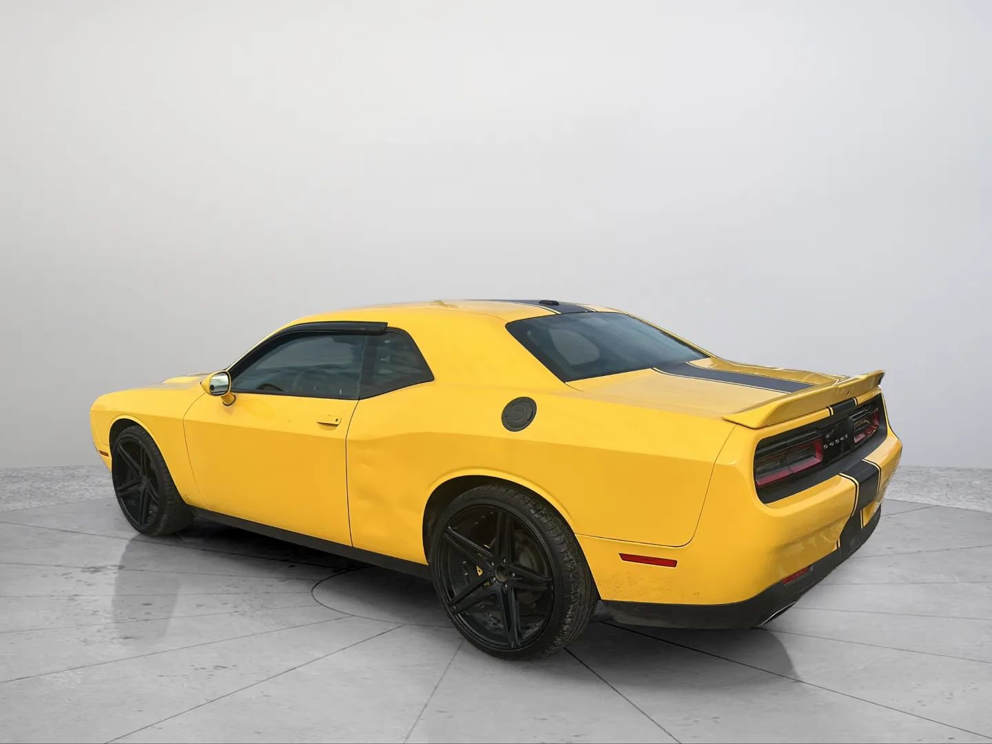 Used 2018 Dodge Challenger SXT image 15