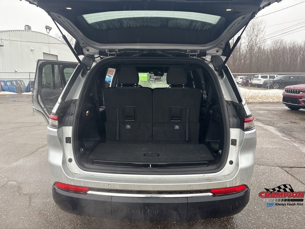 Used 2024 Jeep Grand Cherokee L Laredo image 31