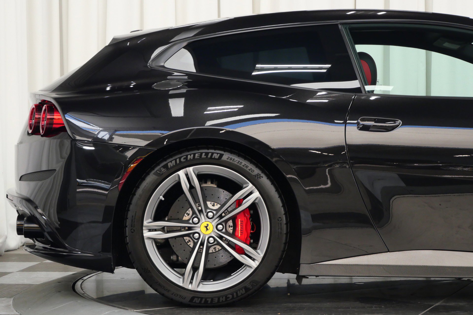 Used 2018 Ferrari GTC4Lusso image 56