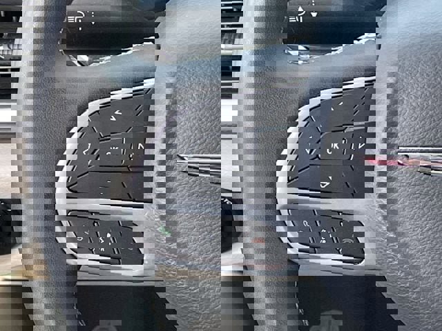 Used 2023 Chrysler Pacifica Touring-L image 12