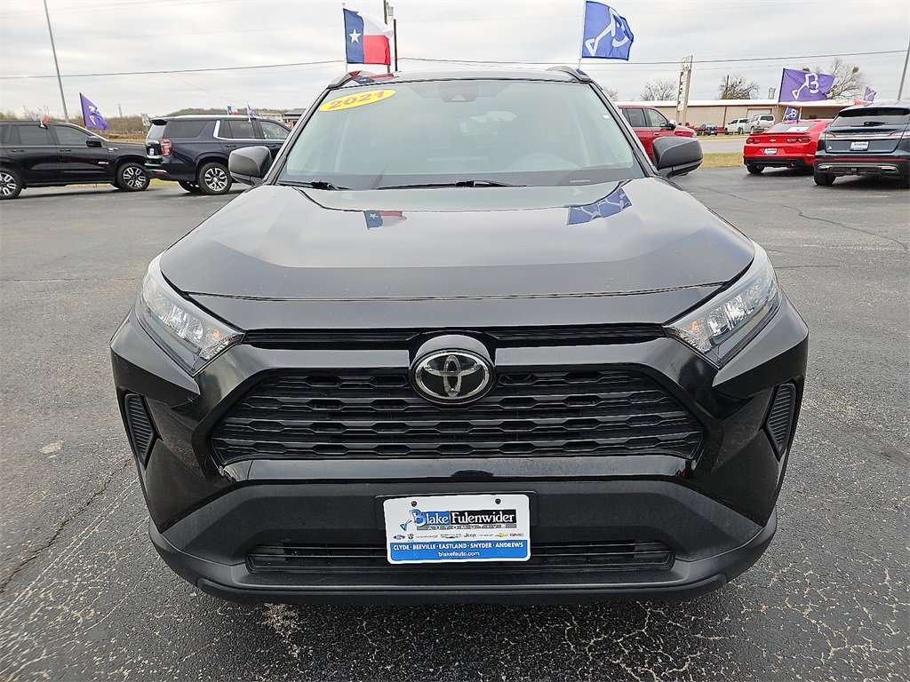 Used 2021 Toyota RAV4 LE image 11