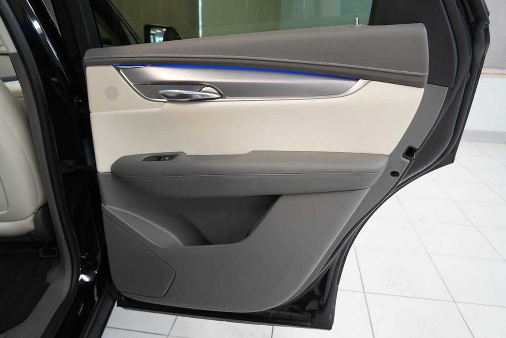 Used 2017 Cadillac XT5 Premium Luxury w/ Advanced Security Package AWD/4WD image 30