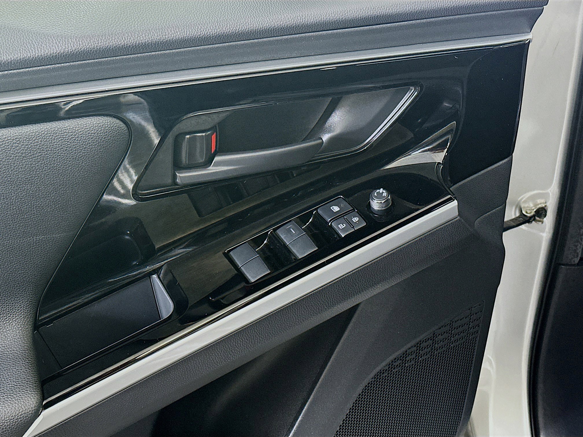 Used 2023 Toyota bZ4X XLE AWD/4WD image 15