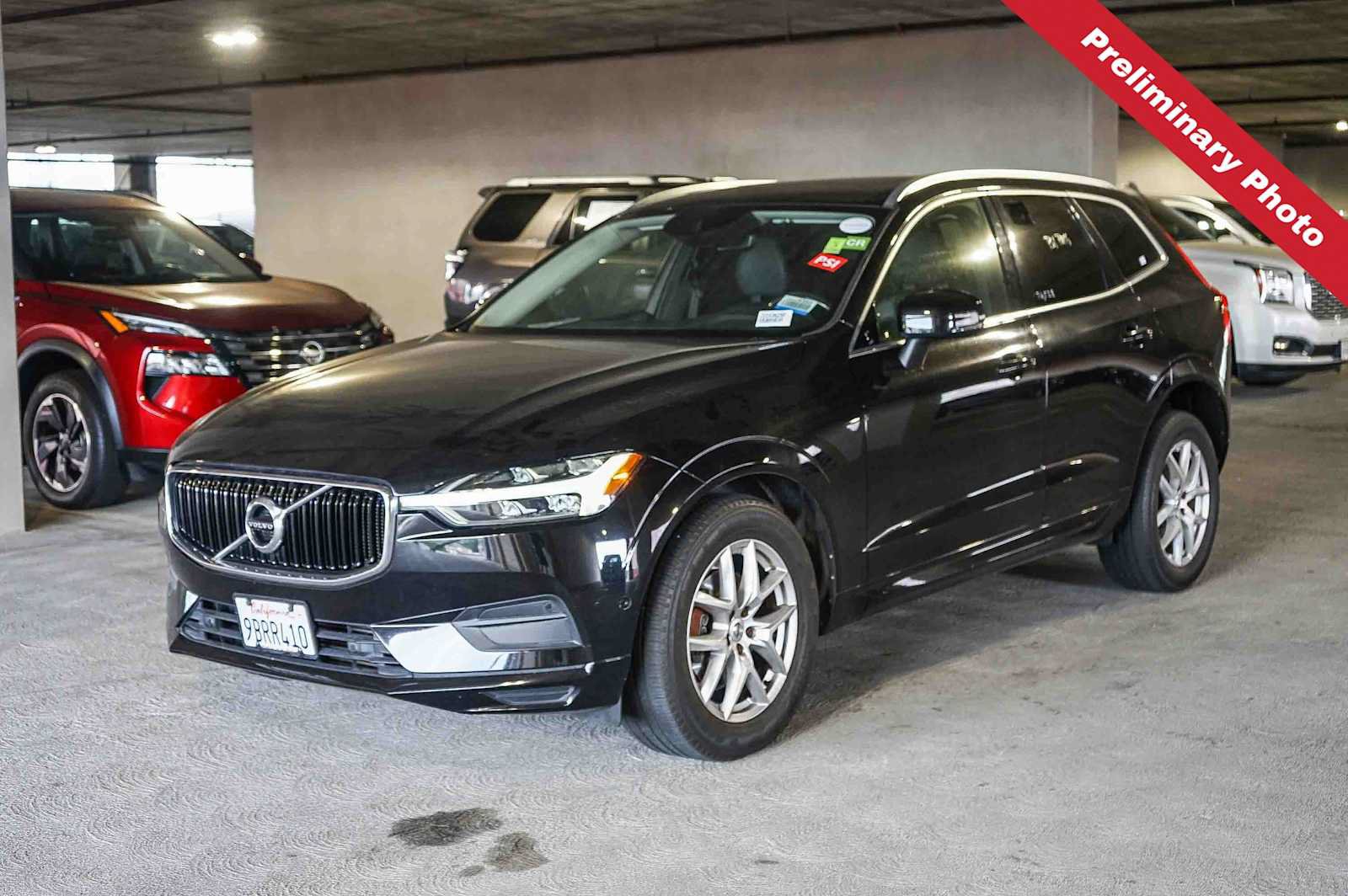 Used 2018 Volvo XC60 T5 Momentum w/ Vision Package AWD/4WD image 3