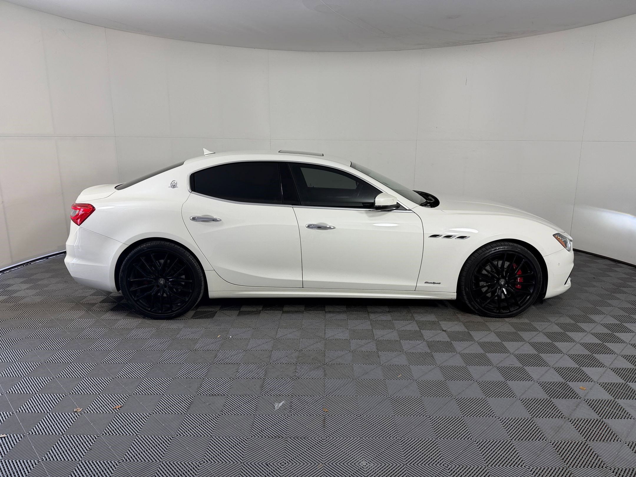 Used 2018 Maserati Ghibli S GranSport Q4 AWD/4WD image 8