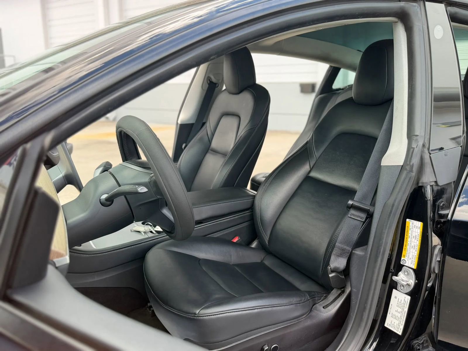 Used 2022 Tesla Model 3 Standard Range image 17