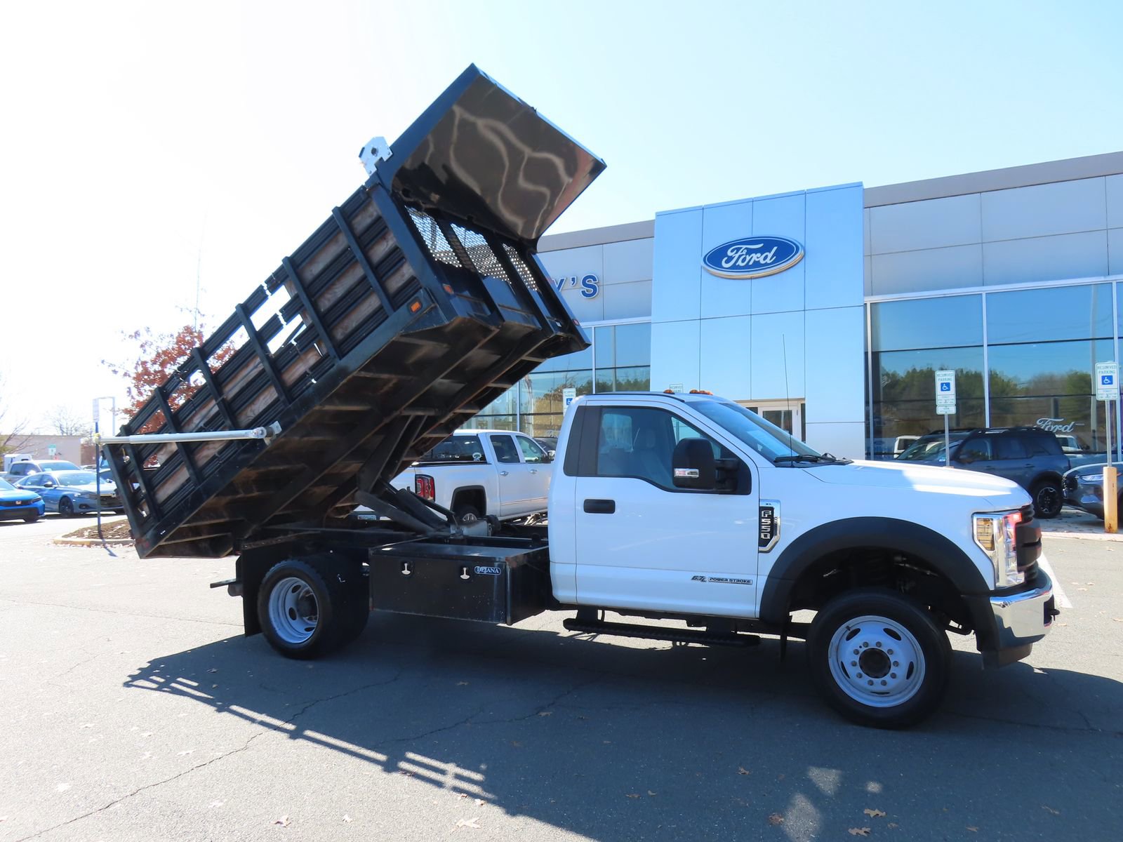 Used 2019 Ford F550 2WD Regular Cab Super Duty image 2