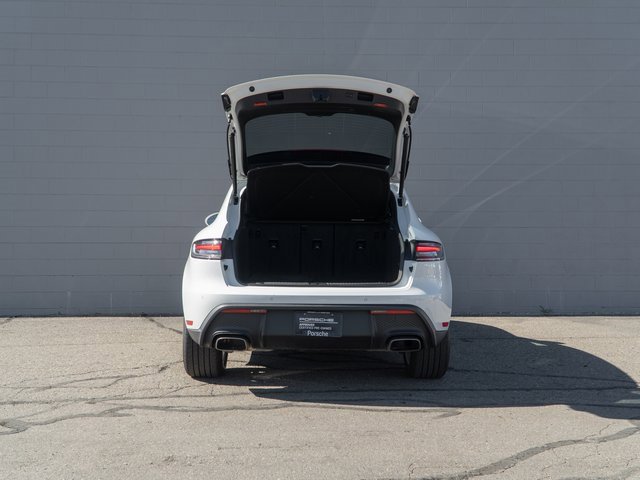 Certified 2025 Porsche Macan image 14