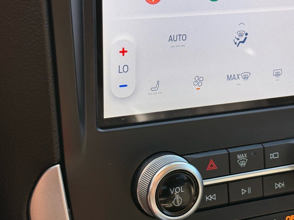 Used 2024 Ford Edge SEL image 21